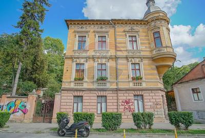 Casă individuală cu 12 camere în Brașovul Vechi