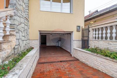 Casa de inchiriat - Gruia - 8 camere - 0 % COMISION - 20
