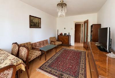 Apartament cu 3 camere semidecomandat în Titan