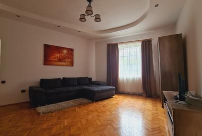 Apartament cu 2 camere decomandat, mobilat în Central