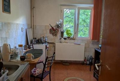 Apartament cu 2 camere decomandat, mobilat în Berceni