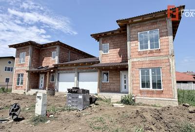 Duplex de vanzare, 5 camere despartit prin garaj - Mosnita Veche - 1