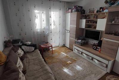 Apartament cu 3 camere decomandat, mobilat în Canta