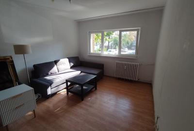 Apartament cu 2 camere semidecomandat în Berceni