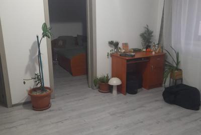 Apartament cu 2 camere semidecomandat, mobilat în Florești