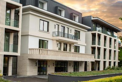 Apartament cu 4 camere decomandat în Arcul de Triumf
