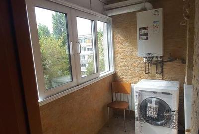 Apartament cu 3 camere semidecomandat în Olteniței