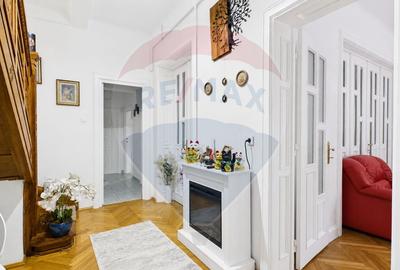Vila generoasa cu 5 camere si curte, de vanzare in zona 13 Septembrie - 11