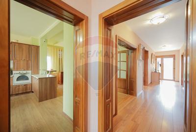 Casă / Vilă cu 5 camere de vânzare, în Sânmartin - 7