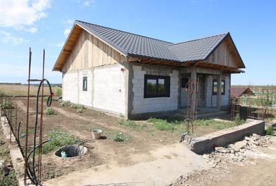 Casă individuală cu 4 camere în Vânători