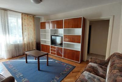 Apartament cu 3 camere semidecomandat în Central
