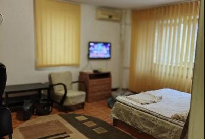 Garsonieră decomandată, mobilată în Unirii