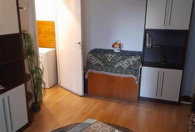 Apartament 3 camere balcon pivnita zona Vasile Aaron - 9