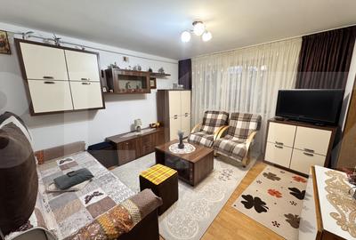 Apartament cu 3 camere semidecomandat, mobilat în Central