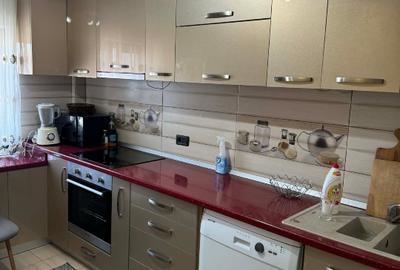 Apartament cu 3 camere decomandat, mobilat în 9 Mai
