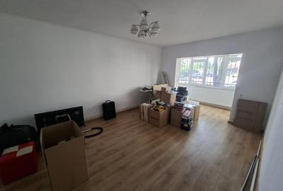 Apartament cu 3 camere decomandat în Anda