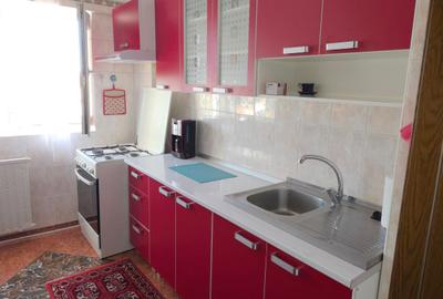 Apartament cu 2 camere semidecomandat, mobilat în Moșilor