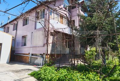 Casă individuală cu 10 camere în Pucioasa