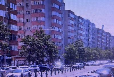 Apartament cu 4 camere semidecomandat în Moșilor