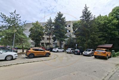 Apartament 4 camere Nord ,Etaj 3 la Poarta Scolii nr 14 - 1