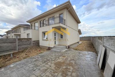 Duplex cu 3 camere în Bucovăț (Remetea Mare)