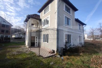 Casă individuală cu 5 camere în Năsăud
