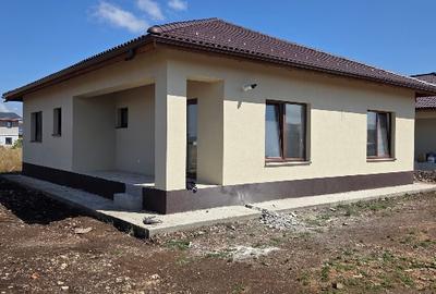 Casă individuală cu 4 camere în Tărlungeni