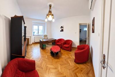 Apartament cu 3 camere semidecomandat în Armeneasca