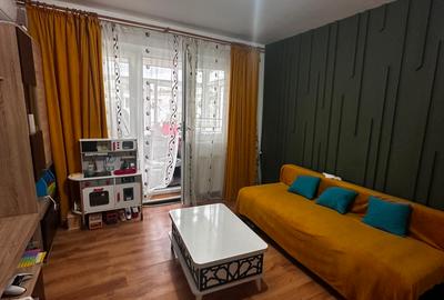 Apartament cu 3 camere semidecomandat în Alexandru cel Bun