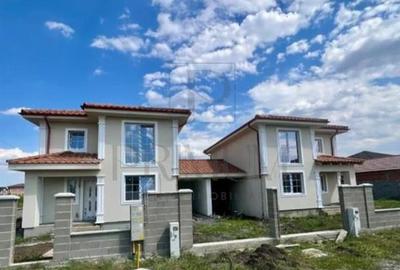 Duplex cu 4 camere în Moșnița Nouă