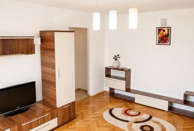 Apartament cu 2 camere, semdecomandat, langa UMF, CENTRU - 2