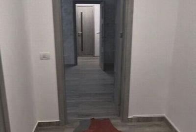 Apartament cu 3 camere semidecomandat în Brâncoveanu