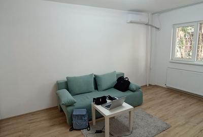 Apartament cu 3 cam cf 1 dec, mobilat si utilat, P/8 --Pecineaga sector 5 - 18