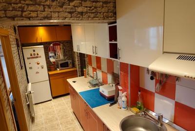 Apartament cu 2 camere decomandat în Titan