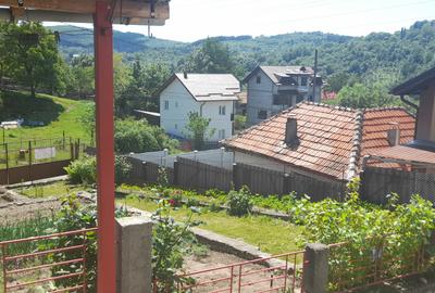 Casă individuală cu 2 camere în Moroeni
