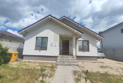 Casă individuală cu 3 camere în Cârcea