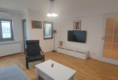 Apartament cu 3 camere decomandat în Drumul Sării