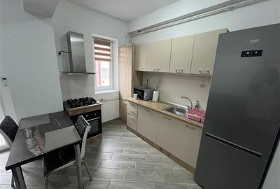 Apartament cu 2 camere semidecomandat, mobilat în Central