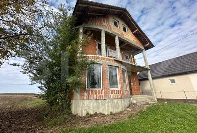 Casă individuală cu 3 camere în Exterior Nord