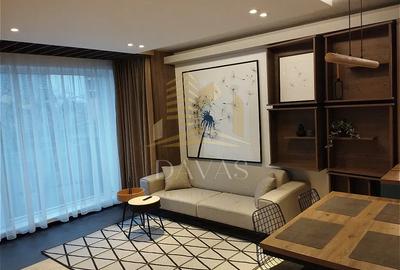 Apartament cu 2 camere semidecomandat, mobilat în Central