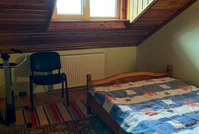 Casă în duplex, 8 dormitoare, 5 băi, living, mobilată, 400 mp teren - Bușteni - 15