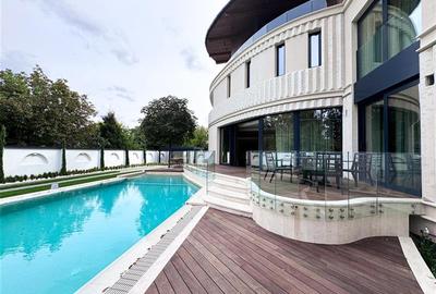Casă individuală cu 12 camere în Băneasa