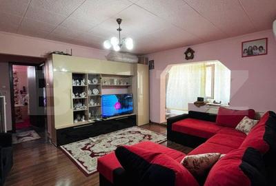 Apartament cu 3 camere semidecomandat în Micro 16