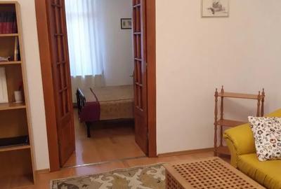 Apartament cu 2 camere semidecomandat, mobilat în 1 Mai