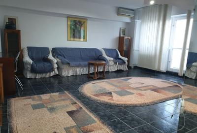 Apartament cu 3 camere decomandat în Decebal