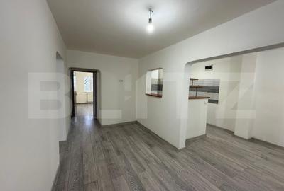 Apartament cu 4 camere decomandat în Sud