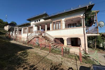 Casă individuală cu 4 camere în Filiași