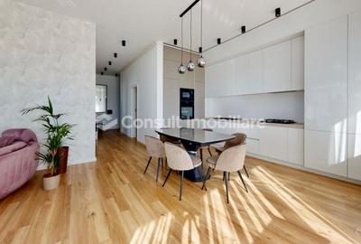 Apartament cu 3 camere semidecomandat, mobilat în Central