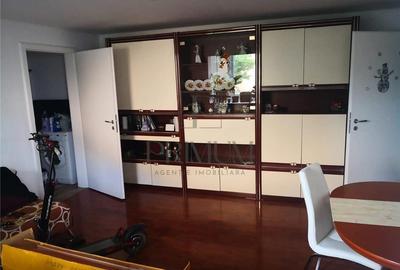 Apartament cu 3 camere semidecomandat în Dâmbovița