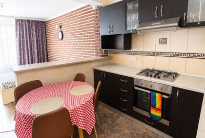 Vilă/ Casă 4 camere/ Andronache/ Cochetă/ Terasă/ Curte/ P+1 - 5